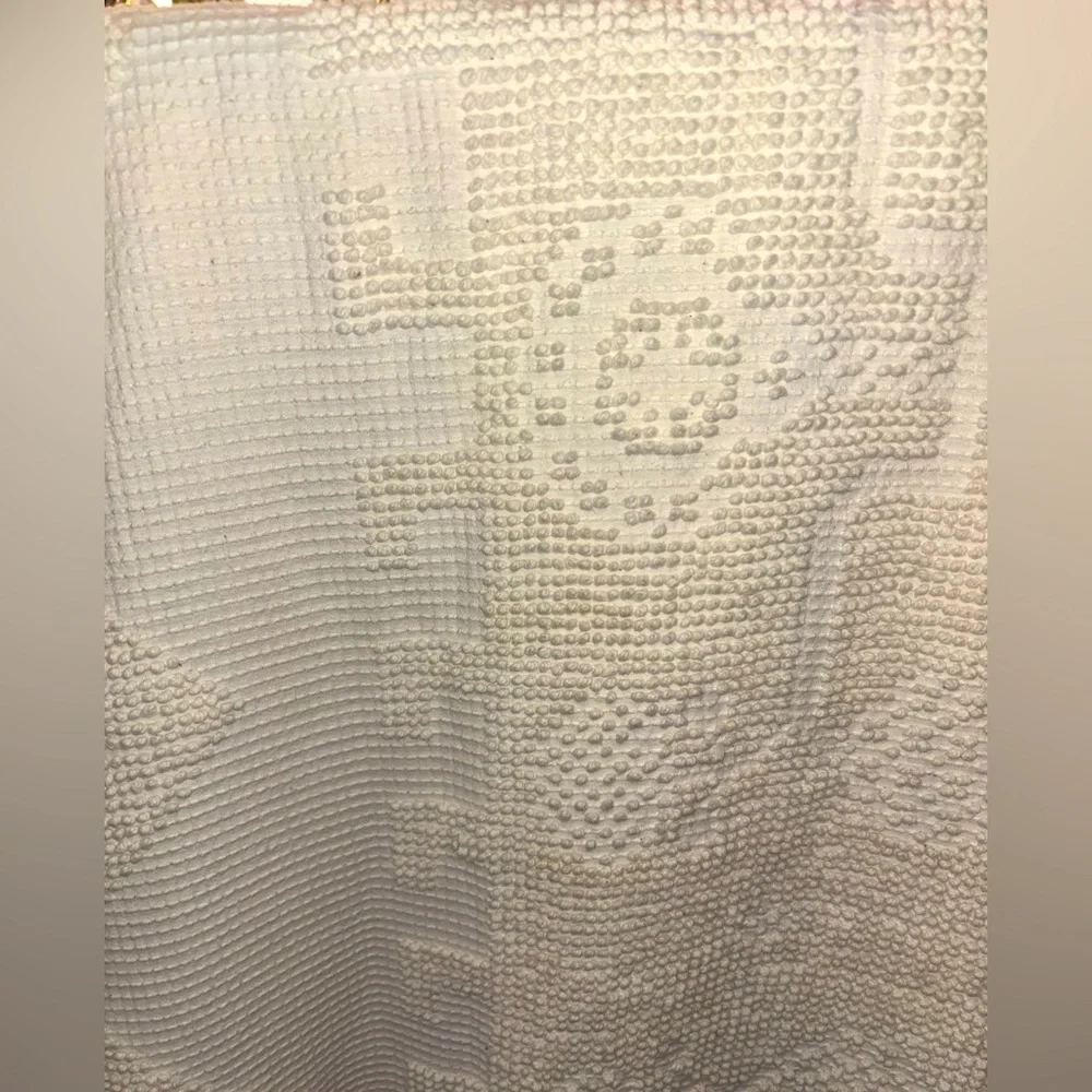 Vintage White Chenille Hobnail/tufts bedspread